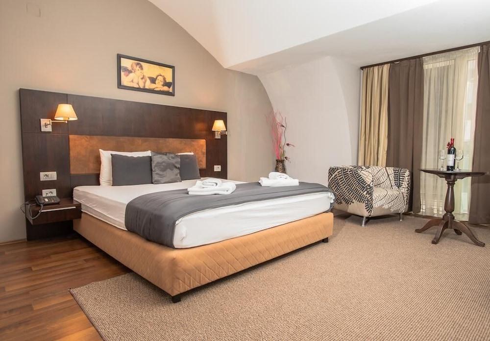 Hotel Dolce International Скопие Екстериор снимка