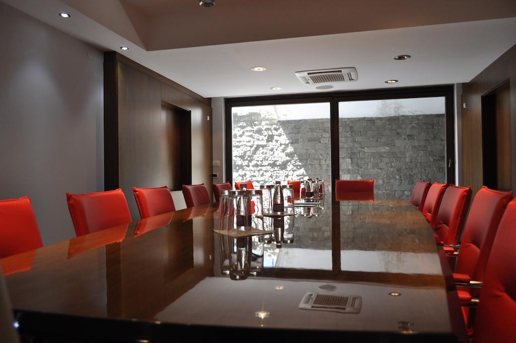 Hotel Dolce International Скопие Екстериор снимка