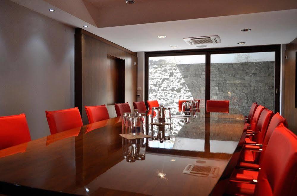Hotel Dolce International Скопие Екстериор снимка