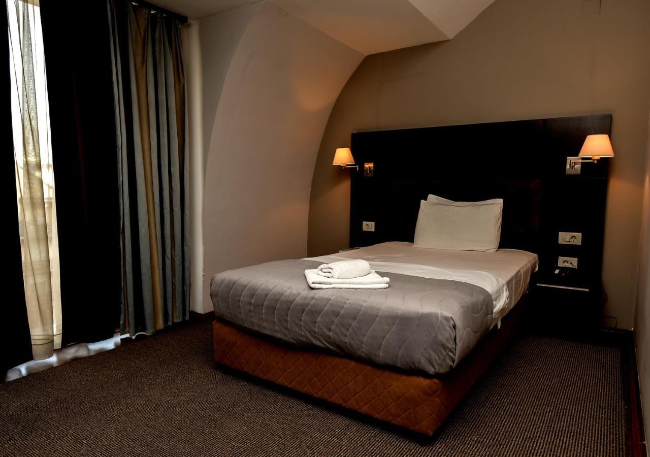 Hotel Dolce International Скопие Екстериор снимка